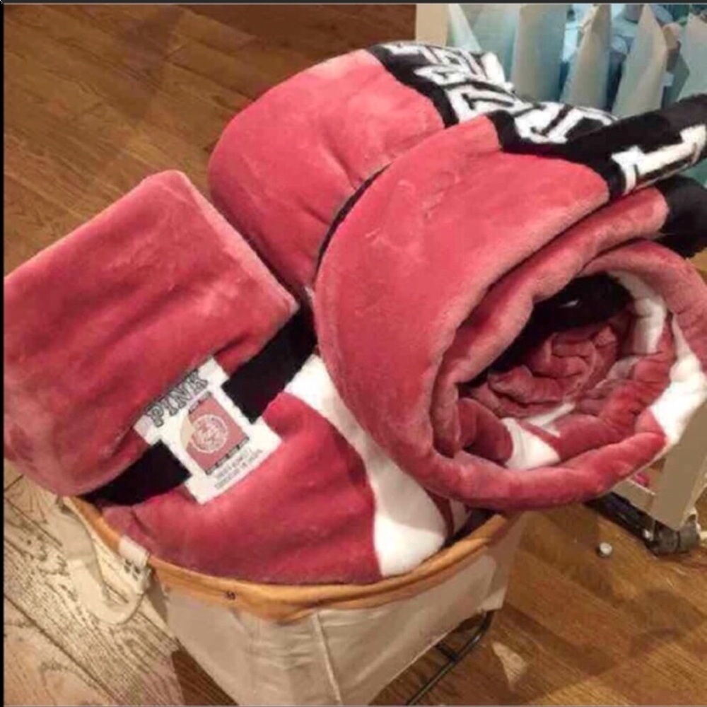 VS PINK SHERPA BLANKET